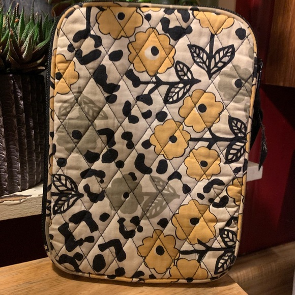 Vera Bradley Protective Tablet Small Case - Picture 2 of 5